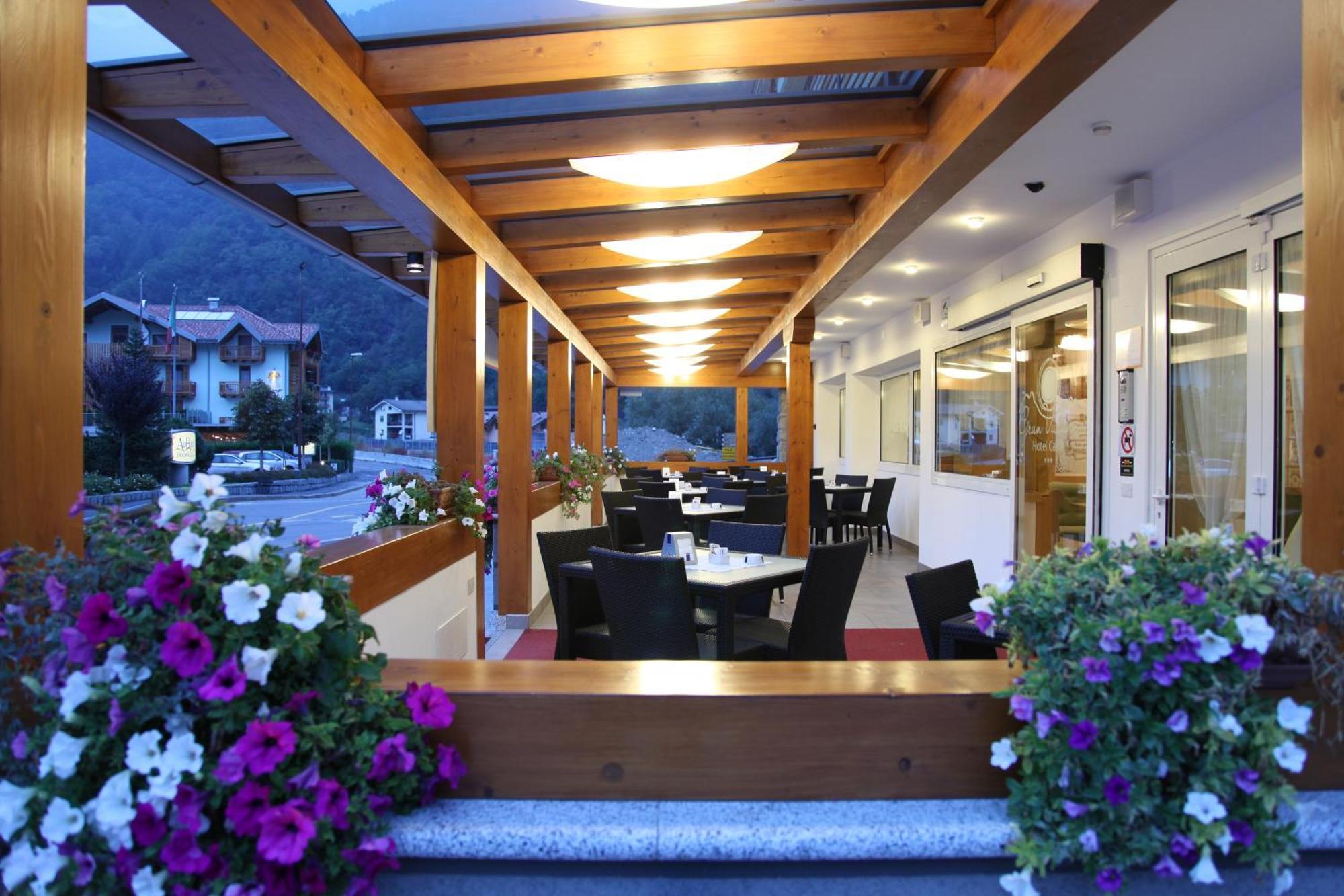 Hotel Gran Vacanze Rooms & Apartments ดิมาโร ภายนอก รูปภาพ