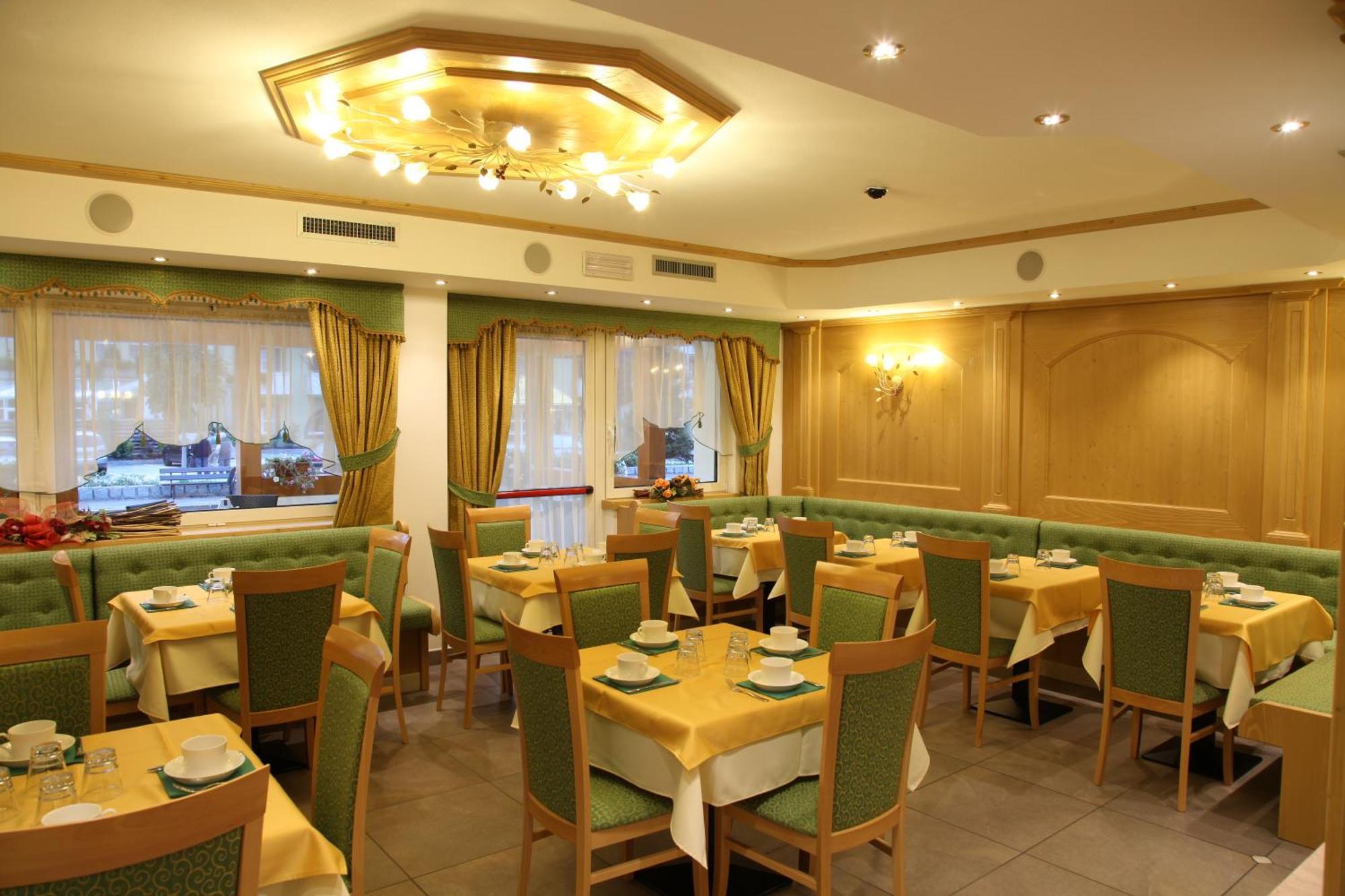 Hotel Gran Vacanze Rooms & Apartments ดิมาโร ภายนอก รูปภาพ